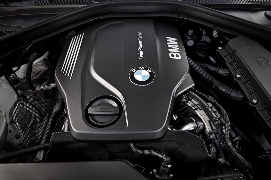 Моторный отсек BMW 220d Convertible M Sport Package 2016 года  (WW) (фото 58 из 65)